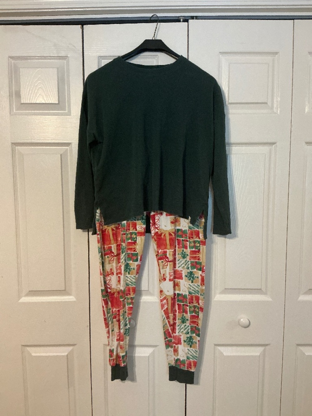 Burt’s Bees - women’s size M, Christmas pajamas